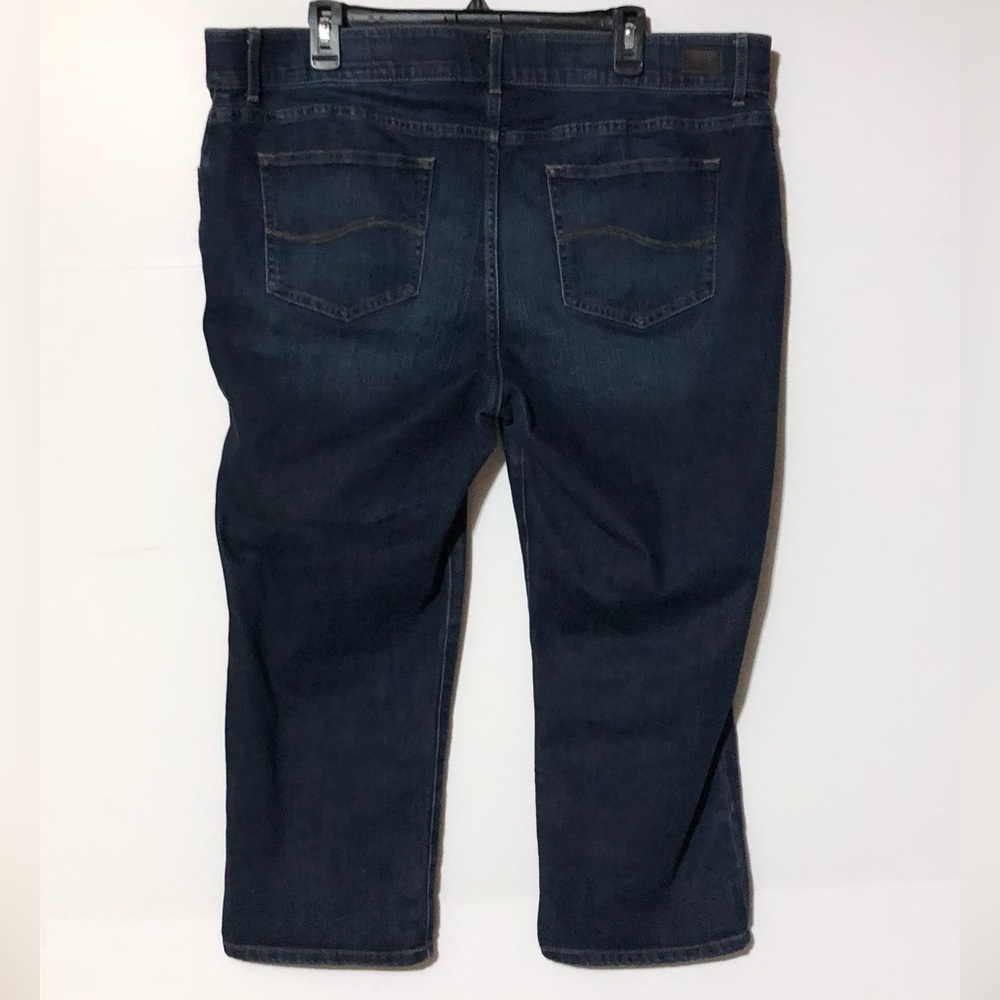 Lee Women’s Dark Blue Denim Mid Rise Capri Jeans Size 18W Medium - Picture 2 of 13